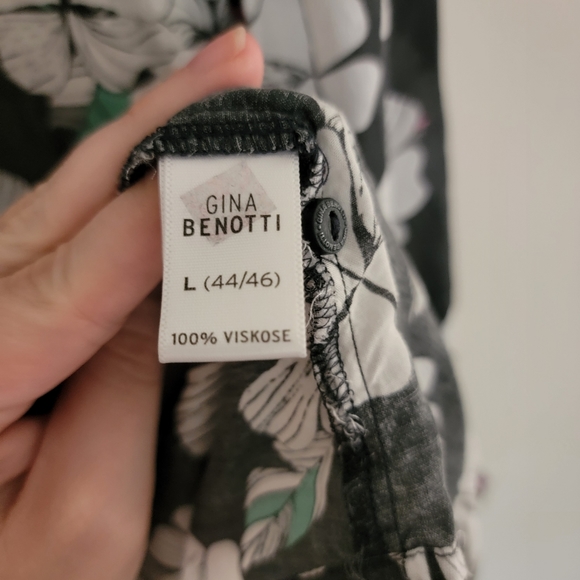 Gina Benotti Long Sleeve Floral V-neck Blouse - Picture 6 of 8